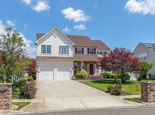 709 Renaissance Dr, Williamstown, NJ 08094