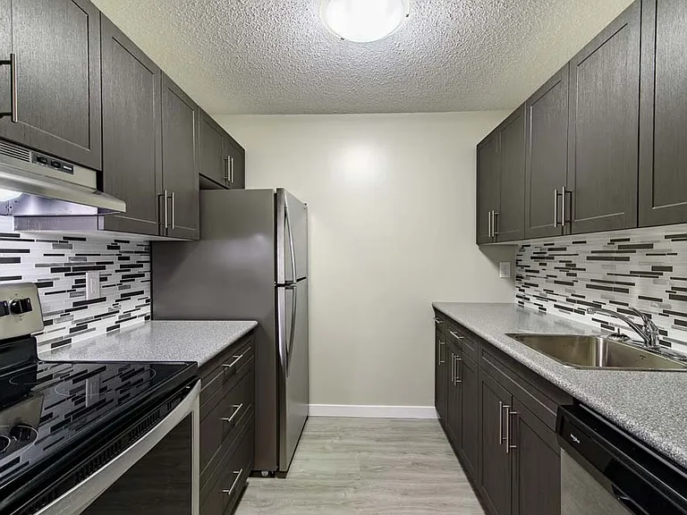 230 Fairlane Ave — Photo 4