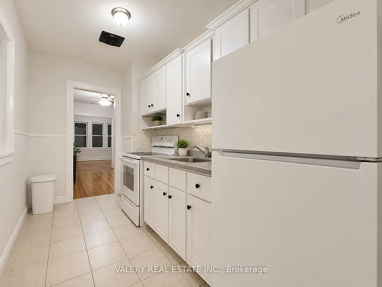 1093 Howard Ave #4 — Photo 3