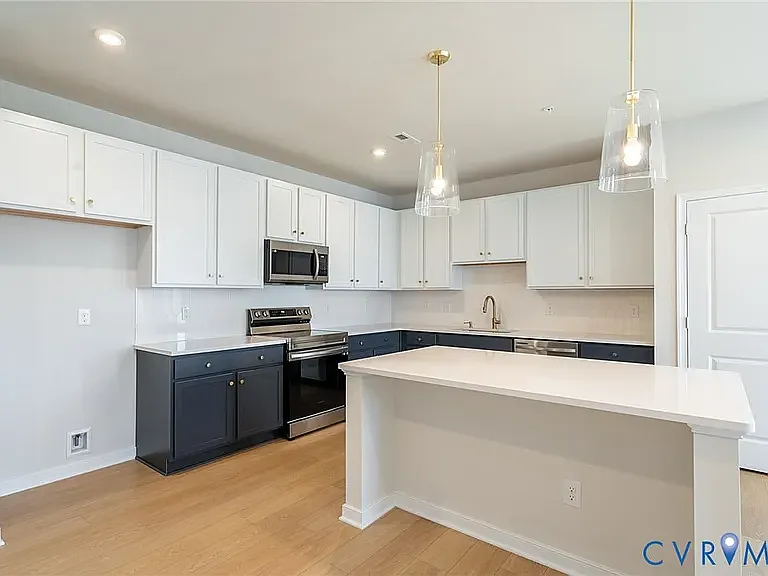 3406-4A Carlton St — Photo 3