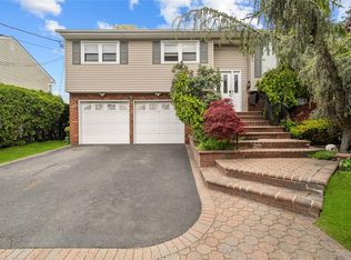 2501 Rose Pl, Westbury, NY 11590