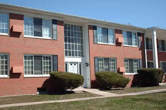Building Photo - Colonial Apartments