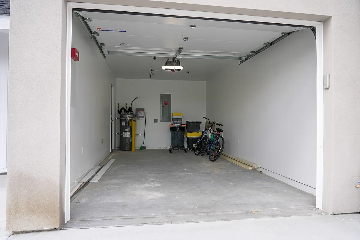 Building Photo - 6256 E Lake Dr
