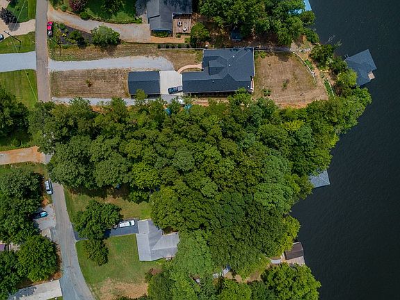 4th image of 48 Fox Fire Dr