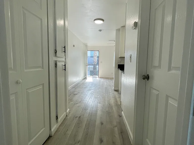Genesis Apartments — Photo 31