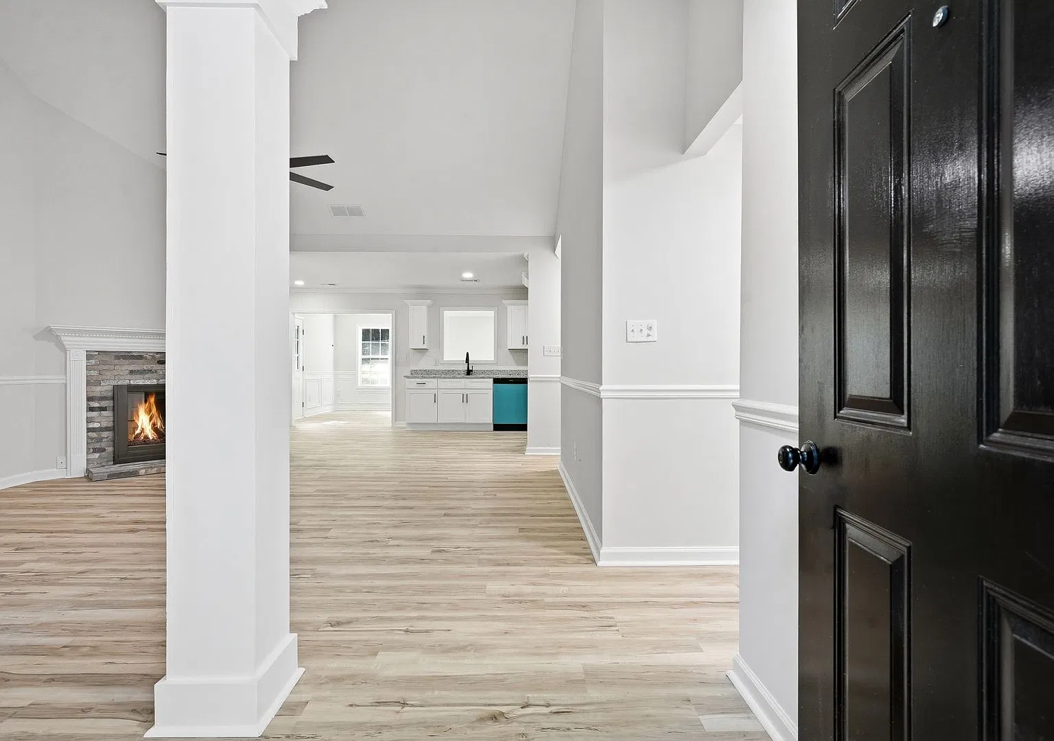 Available Now! 3-Bedroom 2-Bathroom Renovated Ranch — Photo 3