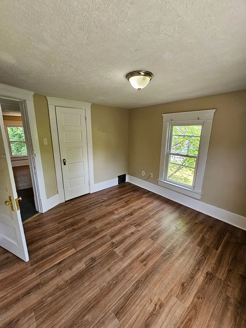 3 Bedroom House For Rent on Fuller St — Photo 4