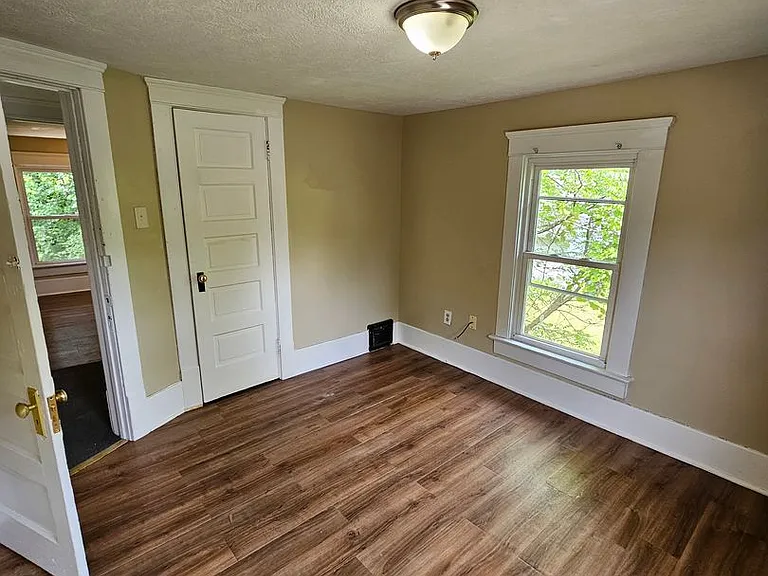 344 Fuller St — Photo 4