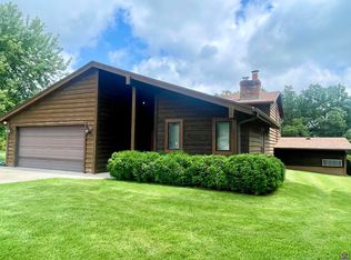 9844 Valley View Dr, Ozawkie, KS 66070