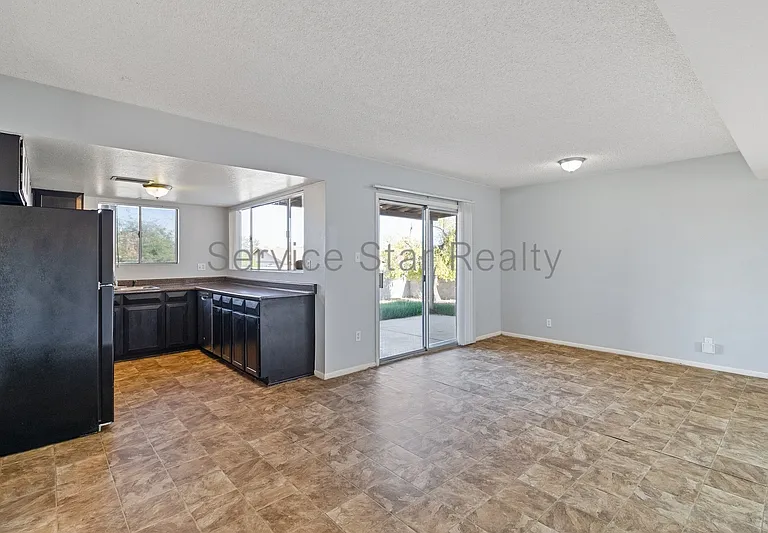 13027 N 28th St — Photo 4