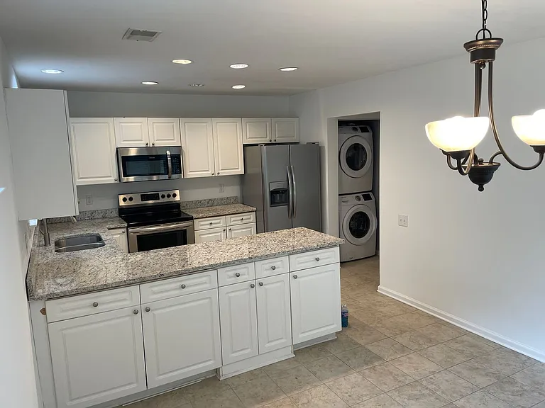 4865 Habersham Ln — Photo 2