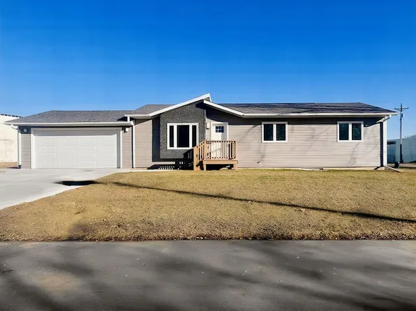 405 10th St, Nevada, IA 50201