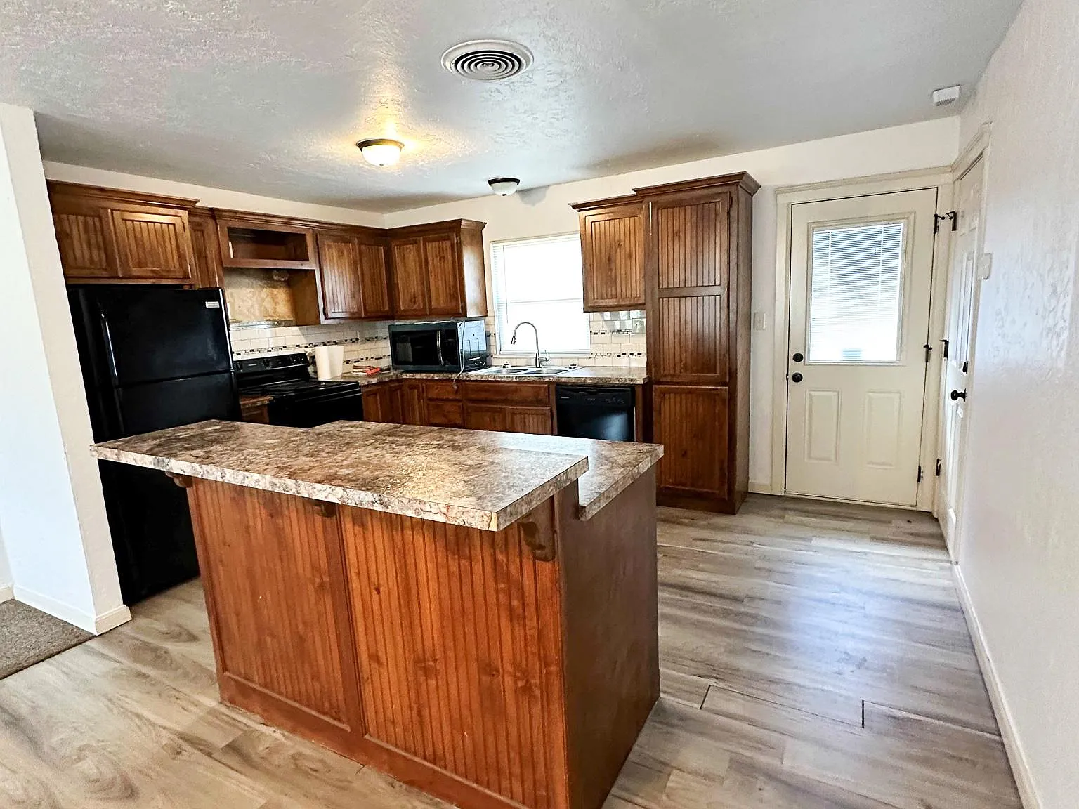 3 bed, 900 sqft, $850 — Photo 4