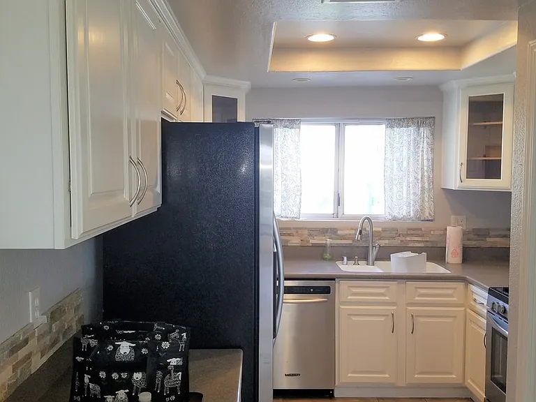 27677 Aquamarine — Photo 9