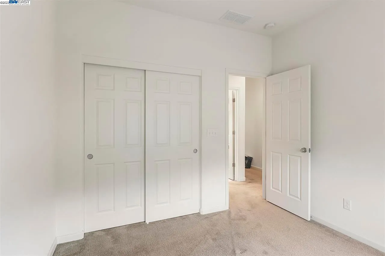 1 bed, 1982 sqft, $1,000 — Photo 2