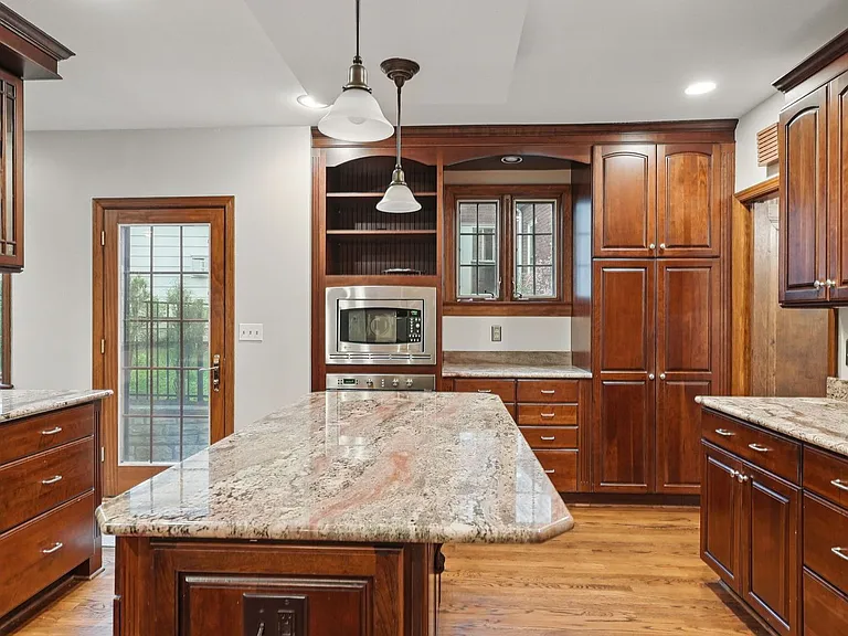 321 Jefferson Dr — Photo 16