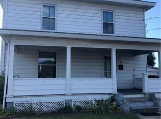 719 Clement Ave, Belpre, OH 45714