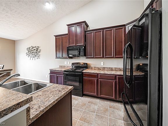 2nd image of 1584 Crescent Dr