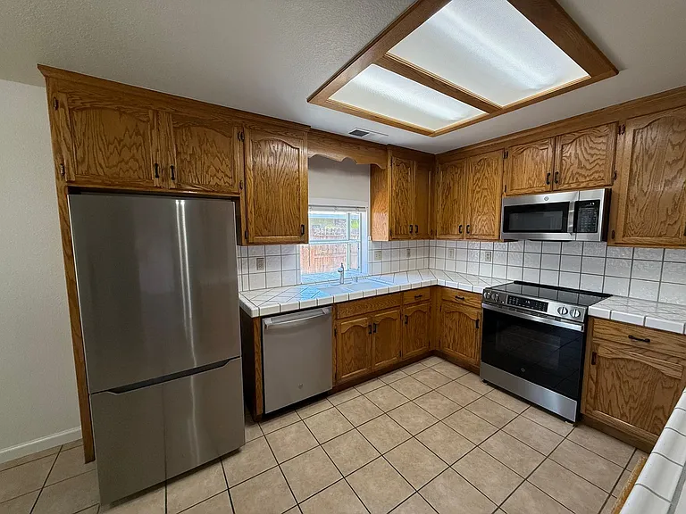 2136 Southgate Dr — Photo 14
