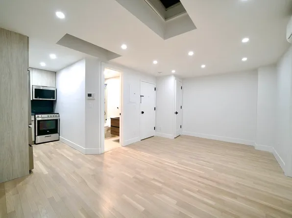 188 West 9th Street image 11 of 16