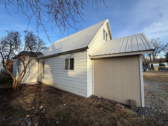 4th image of 207 Harris St