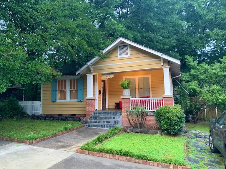 468 Oakland Ave SE — Photo 1