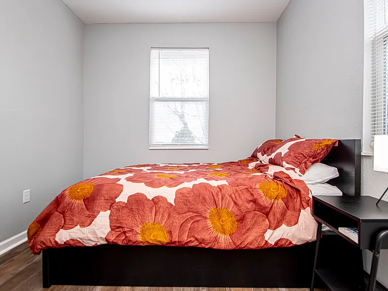 2108 Bragg St — Photo 10
