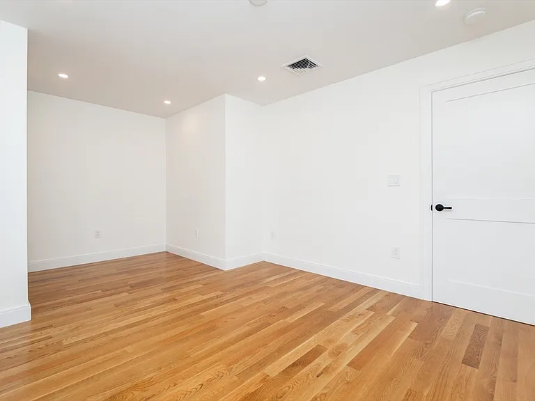 165 Campbell Ave #2 — Photo 29