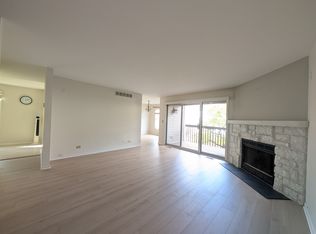 477 Village Green Rd UNIT 101, Naperville, IL 60540