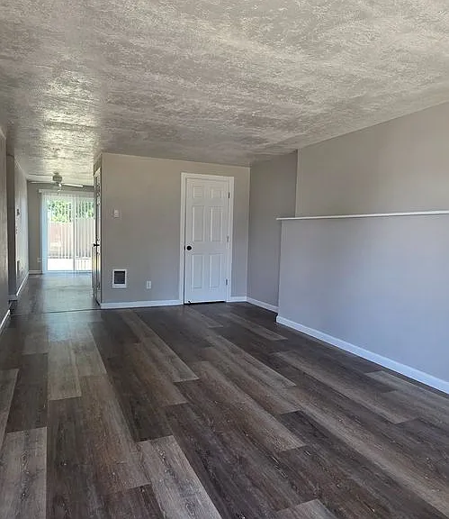 481-Satter Dr — Photo 2