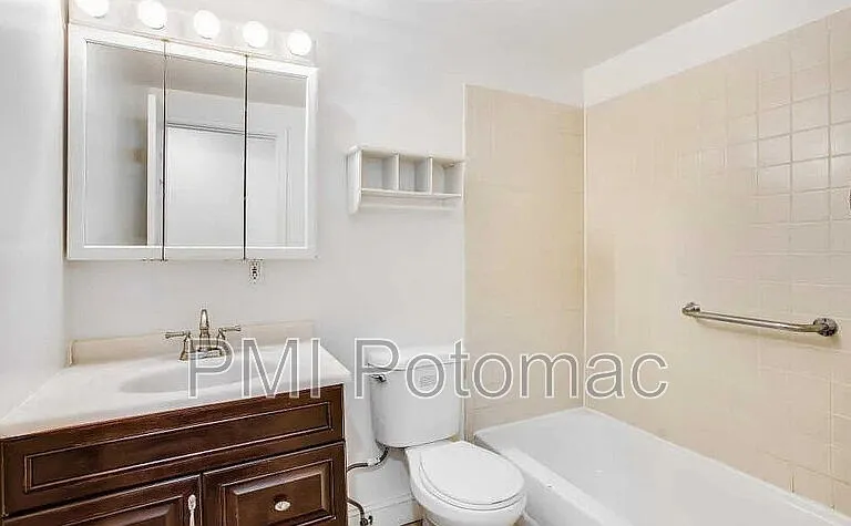 729 10th St NE — Photo 13