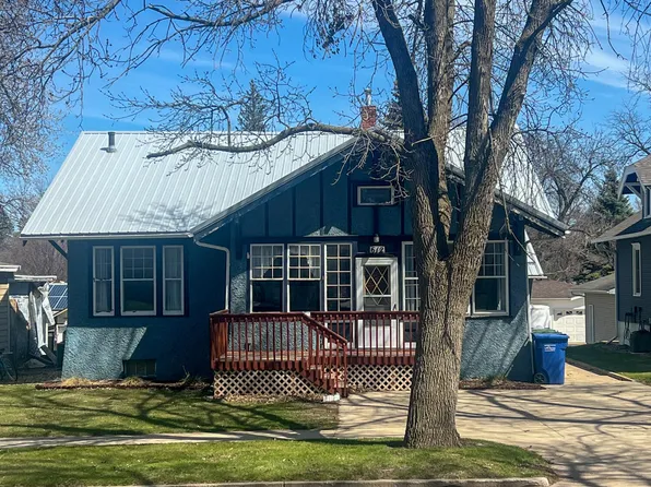 612 N Park St, Watertown, SD 57201