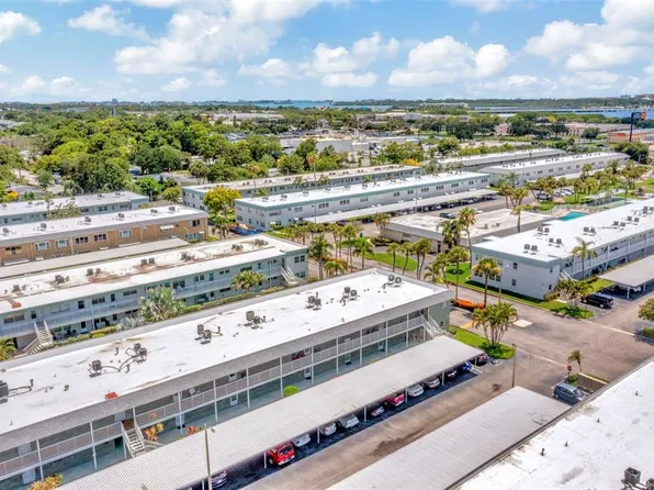 5287 81st St N APT 23, Saint Petersburg, FL 33709