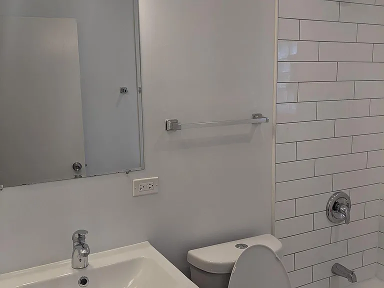 1911 W Estes Ave #1 — Photo 12