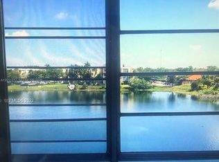 879 NE 195th St APT 425, Miami, FL 33179