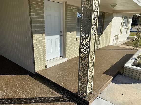 2nd image of 635 E Roberts St