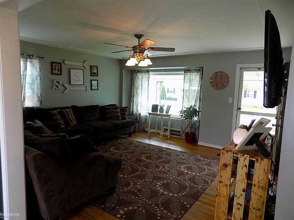 5th image of 25724 Mackinac St