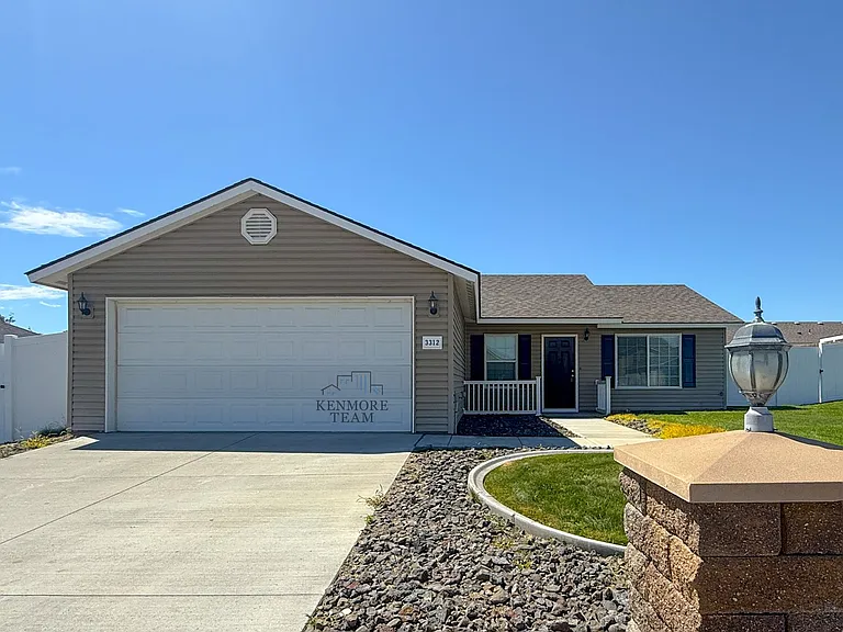 3312 Keeneland Ln — Photo 1