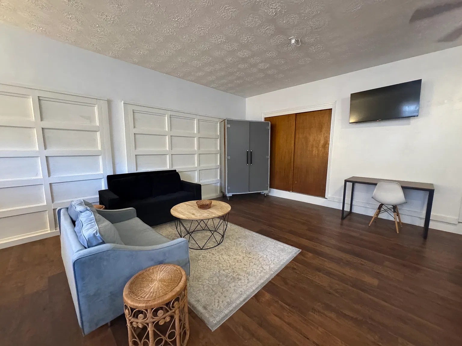 6 bed, 3950 sqft, $2,150 — Photo 2