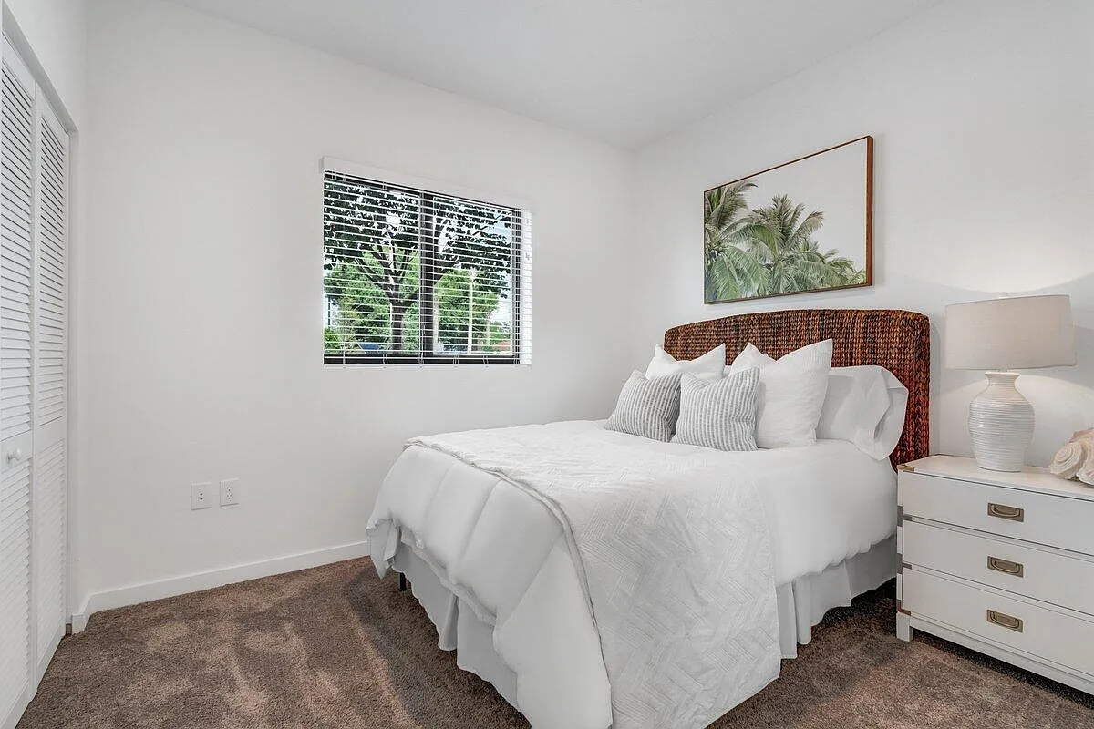3 bed, 2.0 bath, 1100 sqft, $2,350 — Photo 3