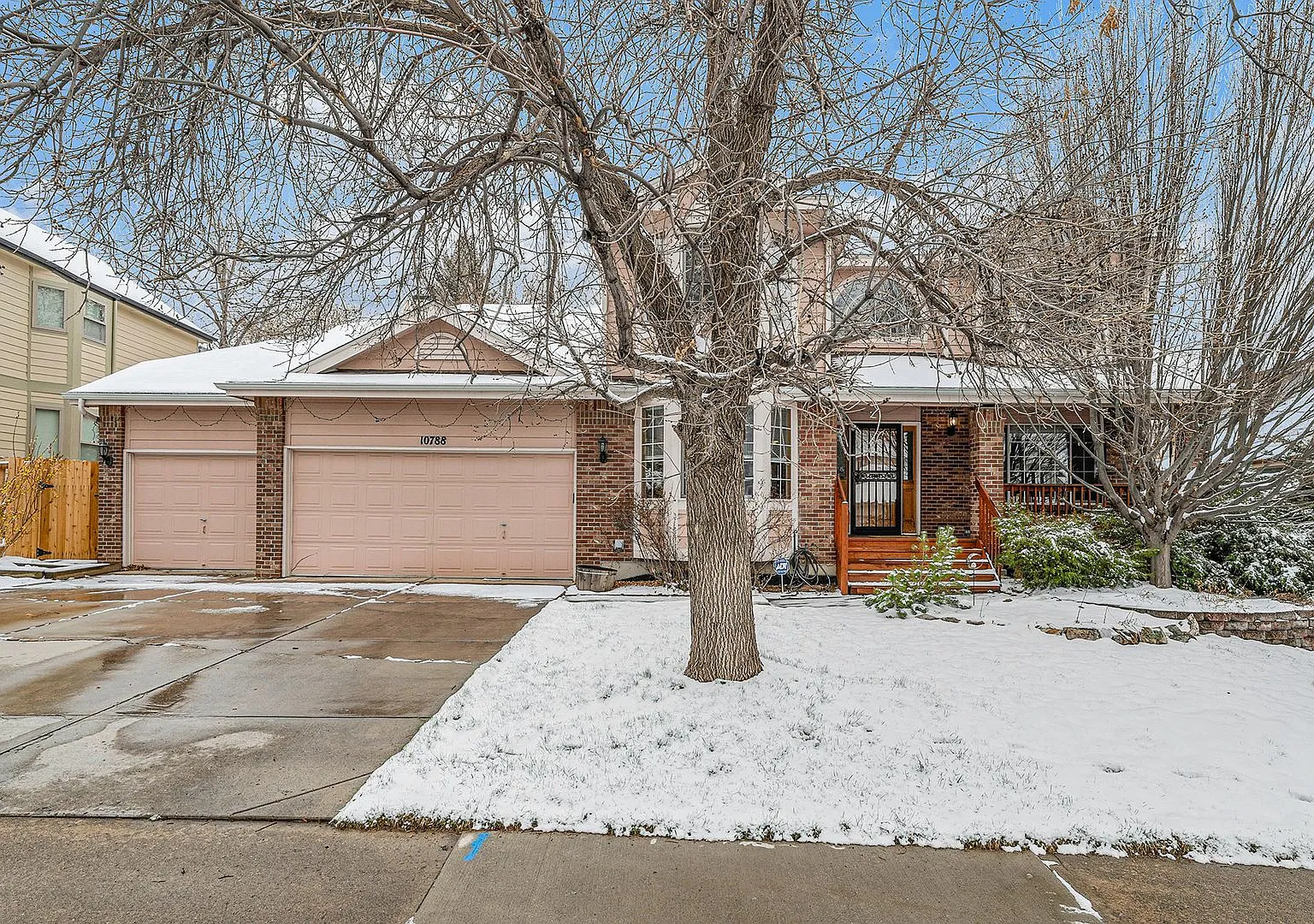 Beautiful 5 Bedroom 4 Bath Littleton Single Family Home! — Photo 2