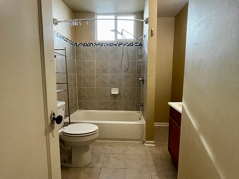 2671 Gladiolus St — Photo 9