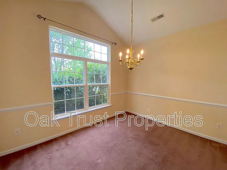 119 Speer St — Photo 2