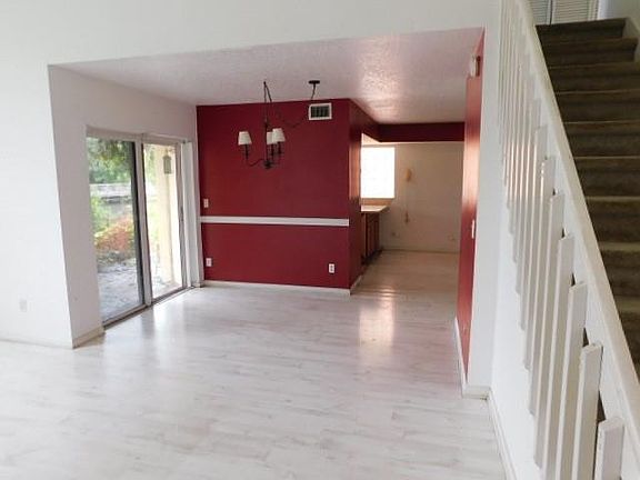 5th image of 1087 SE 6th Avenue