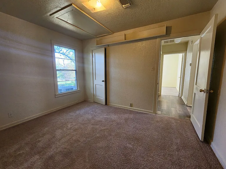 1516 Lindsey St — Photo 9
