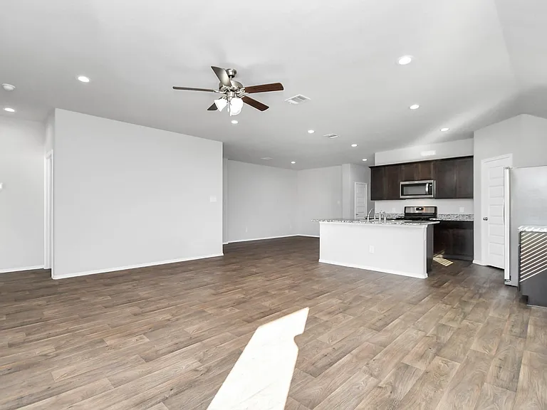 3947 Country Club Dr — Photo 11