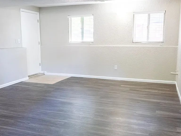 5418 Alta Loma Rd — Photo 23