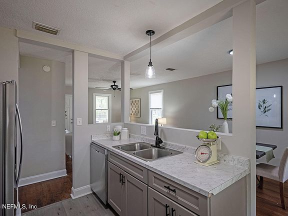 4th image of 5319 KINGSBURY Street
