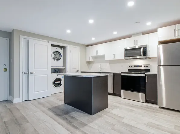 2200 Sherobee, 2200 Sherobee Rd, Mississauga, ON L5A 3Y3