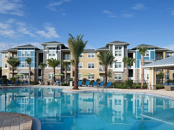 The Oaks at Southlake Commons Luxury Apartments